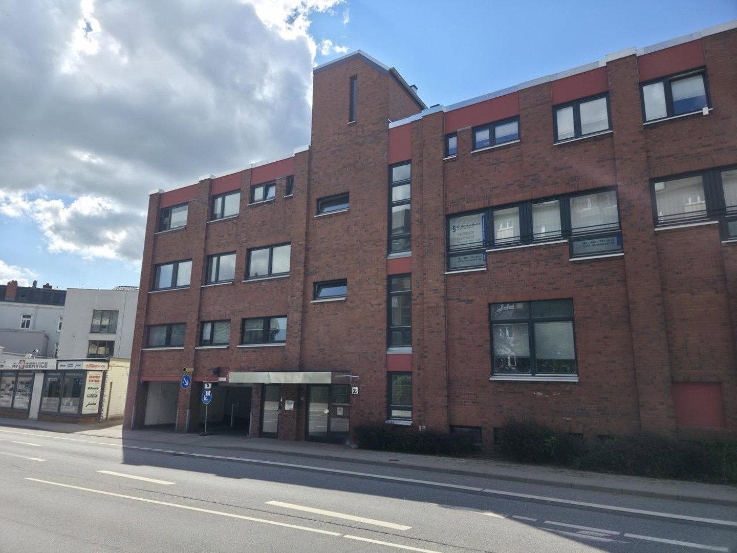 Foto 2 von 12 — Großzügige Fläche mit Wohnpotenzial in Bergedorf - auch WG-geeignet!
