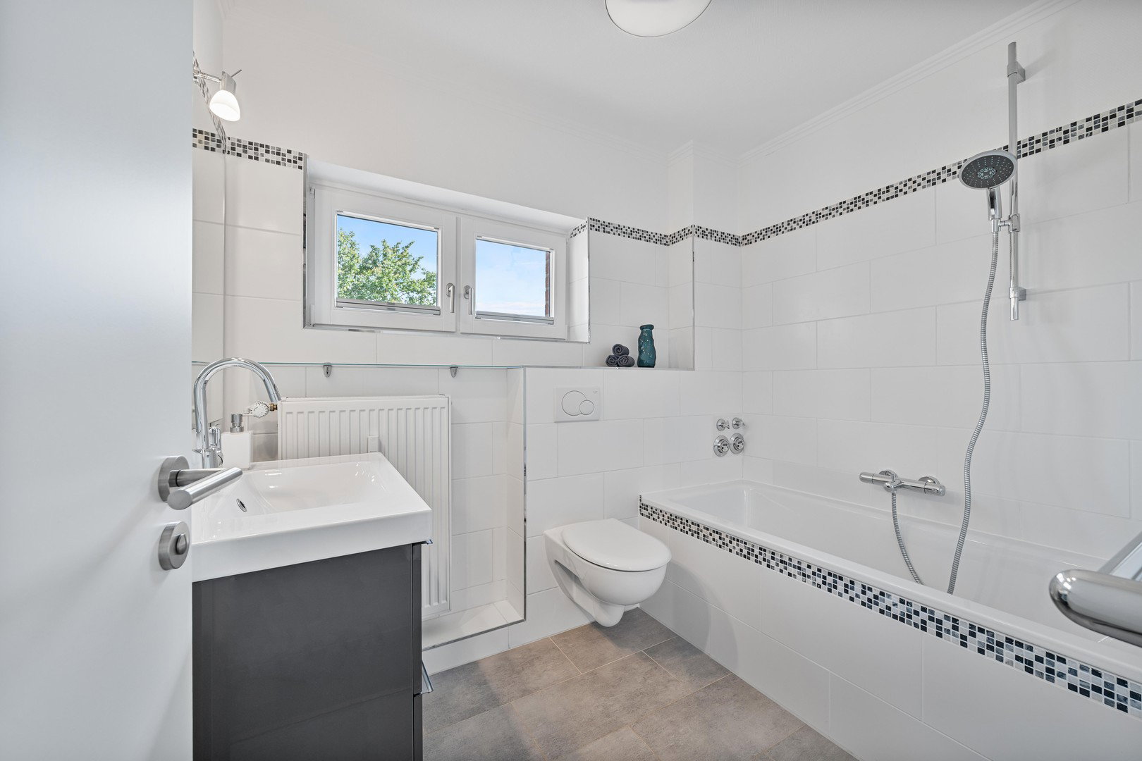 Foto 11 von 12 — Moderne Endetagenwohnung mit Aufzug im Herzen Rahlstedts