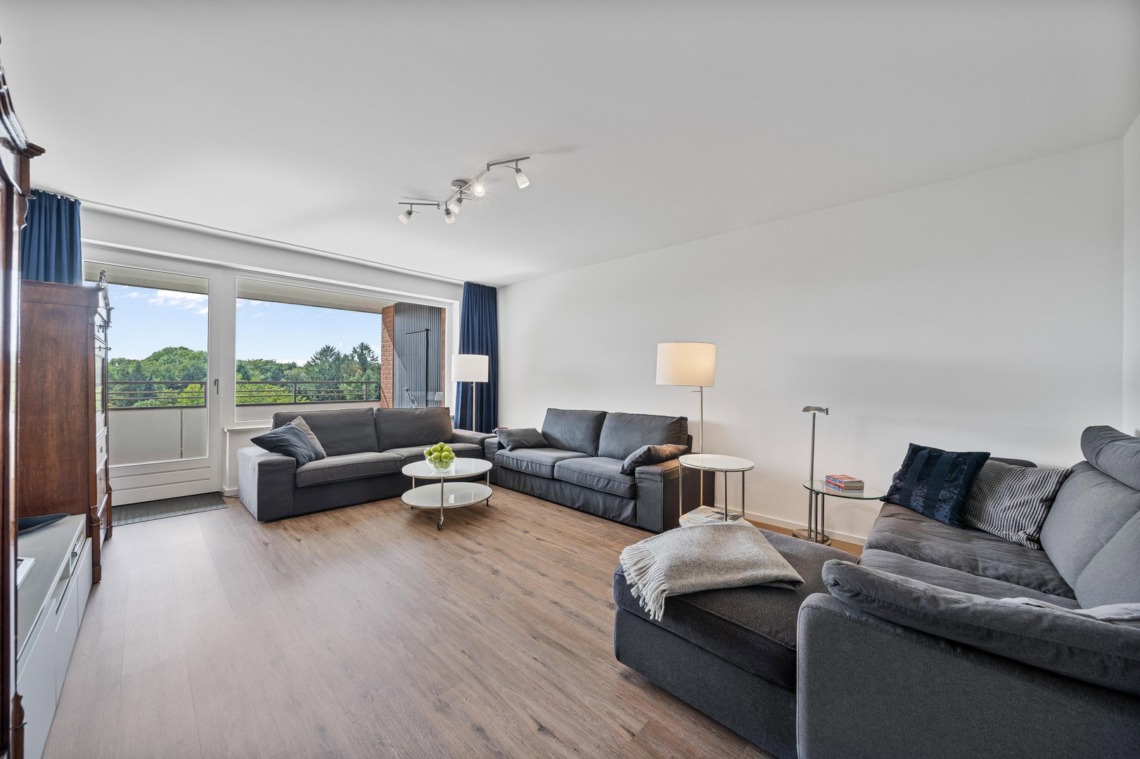 Foto 3 von 12 — Moderne Endetagenwohnung mit Aufzug im Herzen Rahlstedts