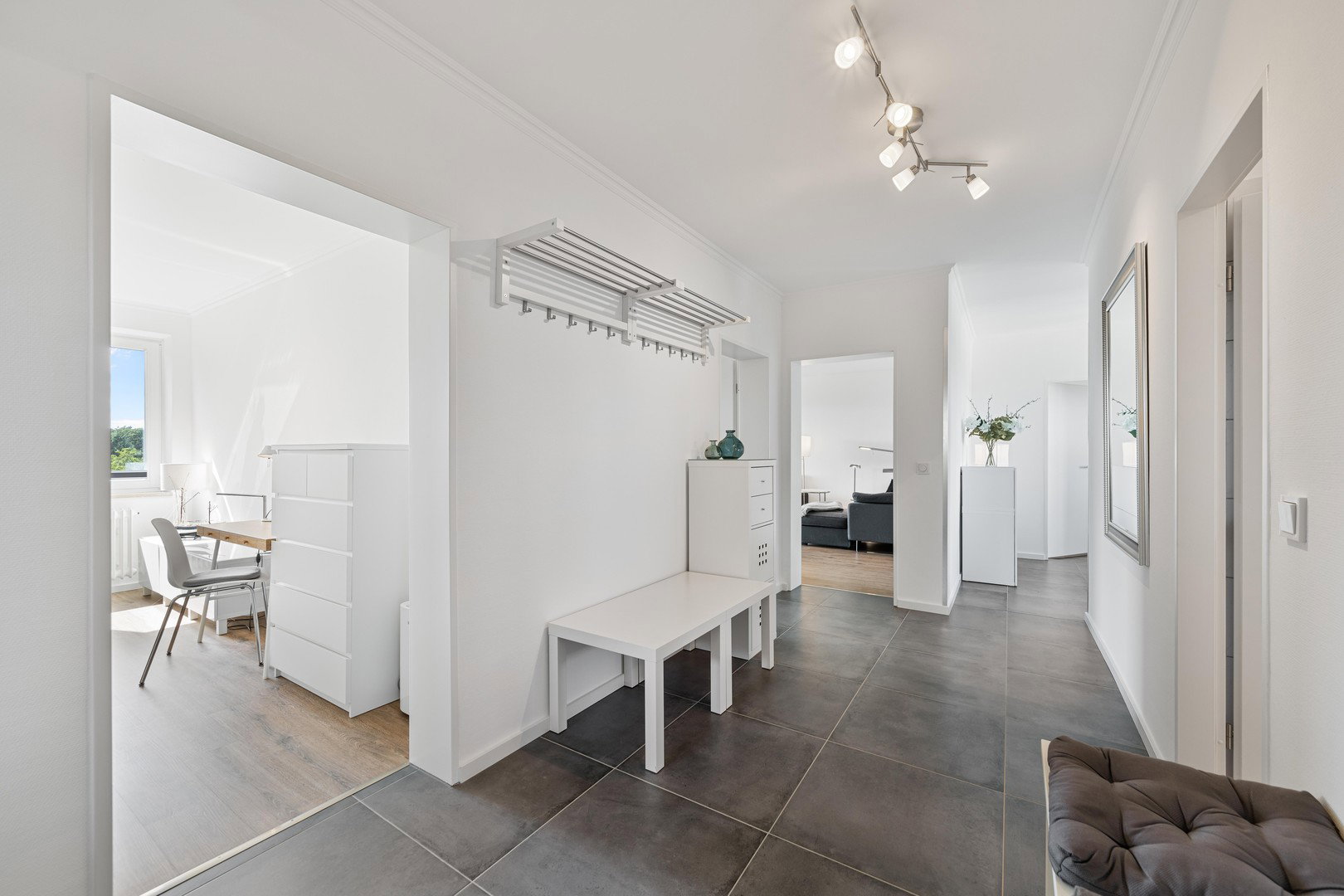 Foto 2 von 12 — Moderne Endetagenwohnung mit Aufzug im Herzen Rahlstedts