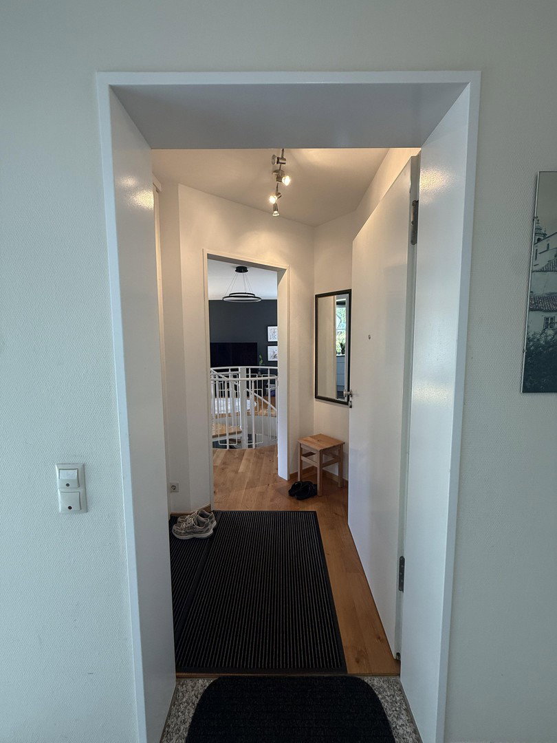 Foto 8 von 12 — Großzügige Maisonette mit ca. 90 m² Grundfläche – Balkon, TG & ruhige Spielstraße in Niendorf