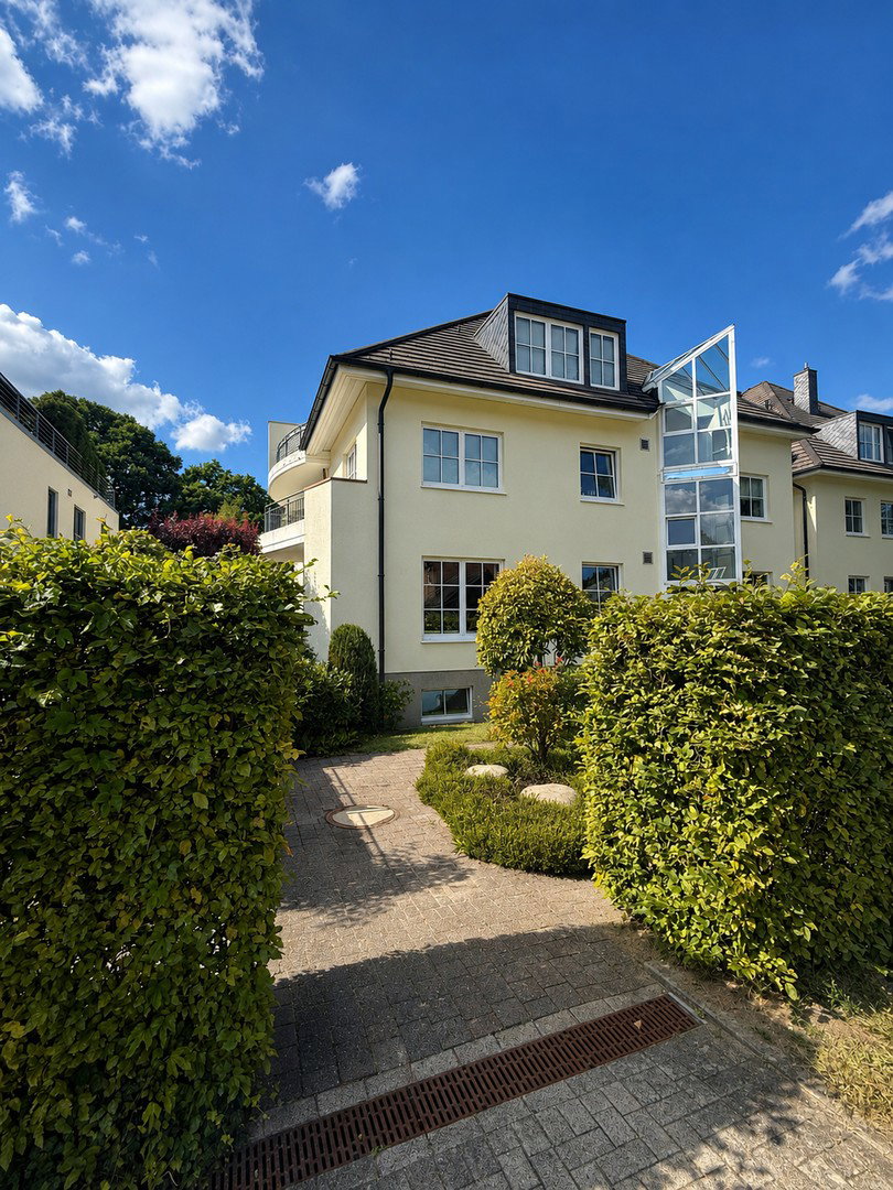 Foto 1 von 12 — Großzügige Maisonette mit ca. 90 m² Grundfläche – Balkon, TG & ruhige Spielstraße in Niendorf