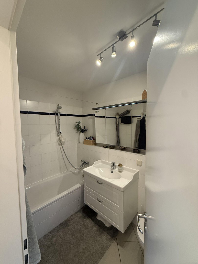 Foto 9 von 12 — Großzügige Maisonette mit ca. 90 m² Grundfläche – Balkon, TG & ruhige Spielstraße in Niendorf