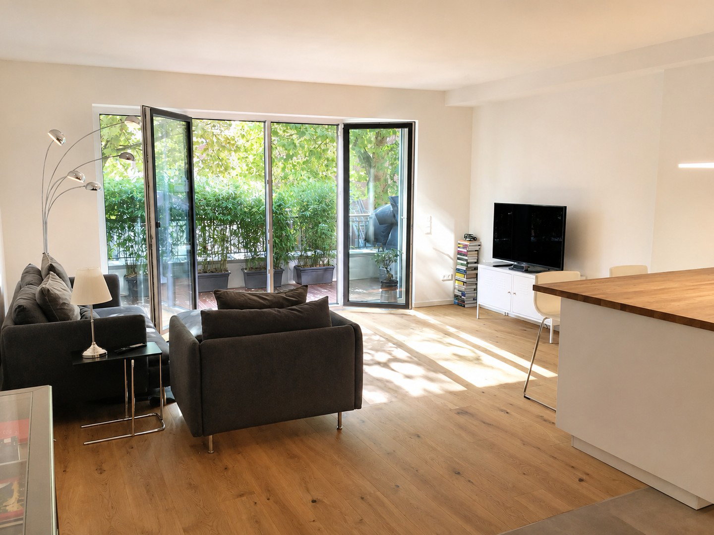 Foto 1 von 8 — Modern. Zentral. Grün. – Die perfekte Wohnung