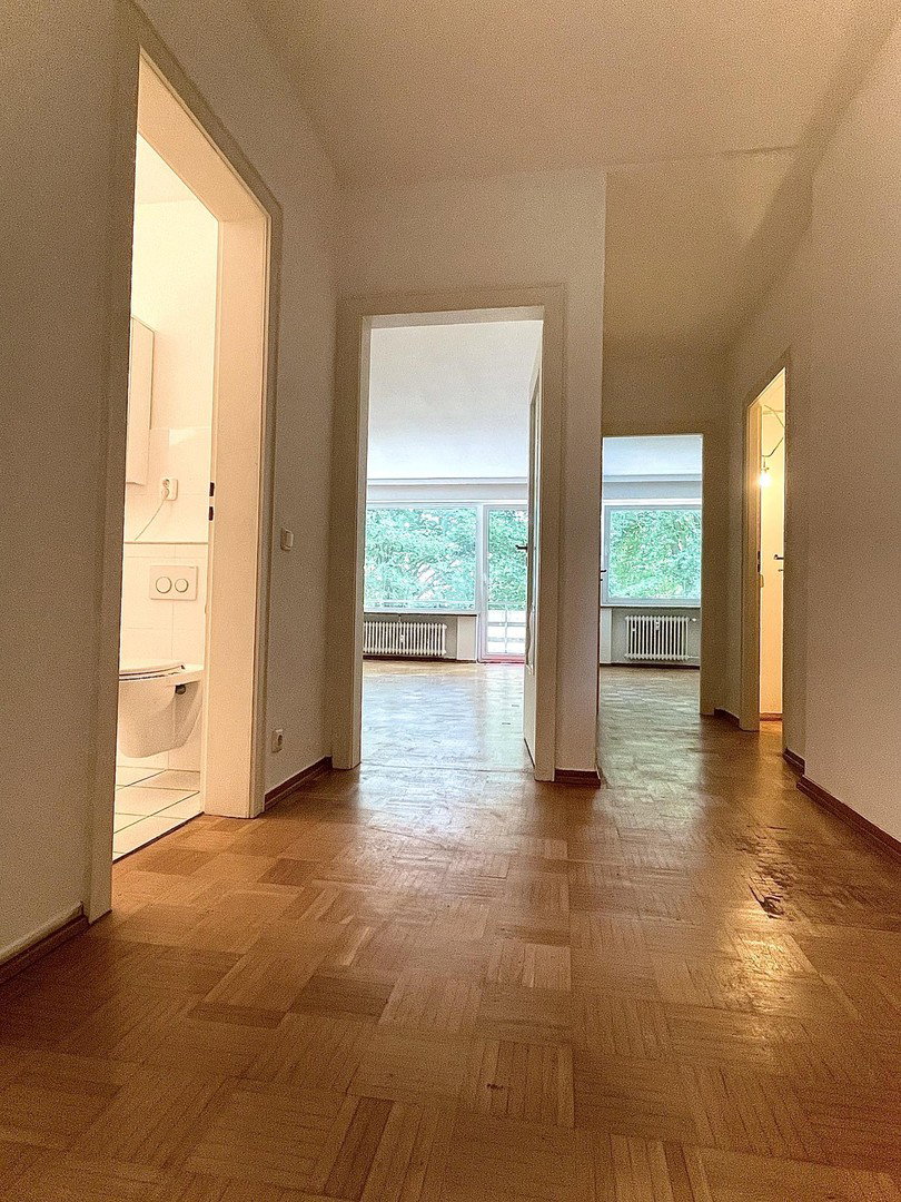 Foto 7 von 12 — Helle 2,5 Zimmer Wohnung mit großem Balkon in Stadtpark-Nähe