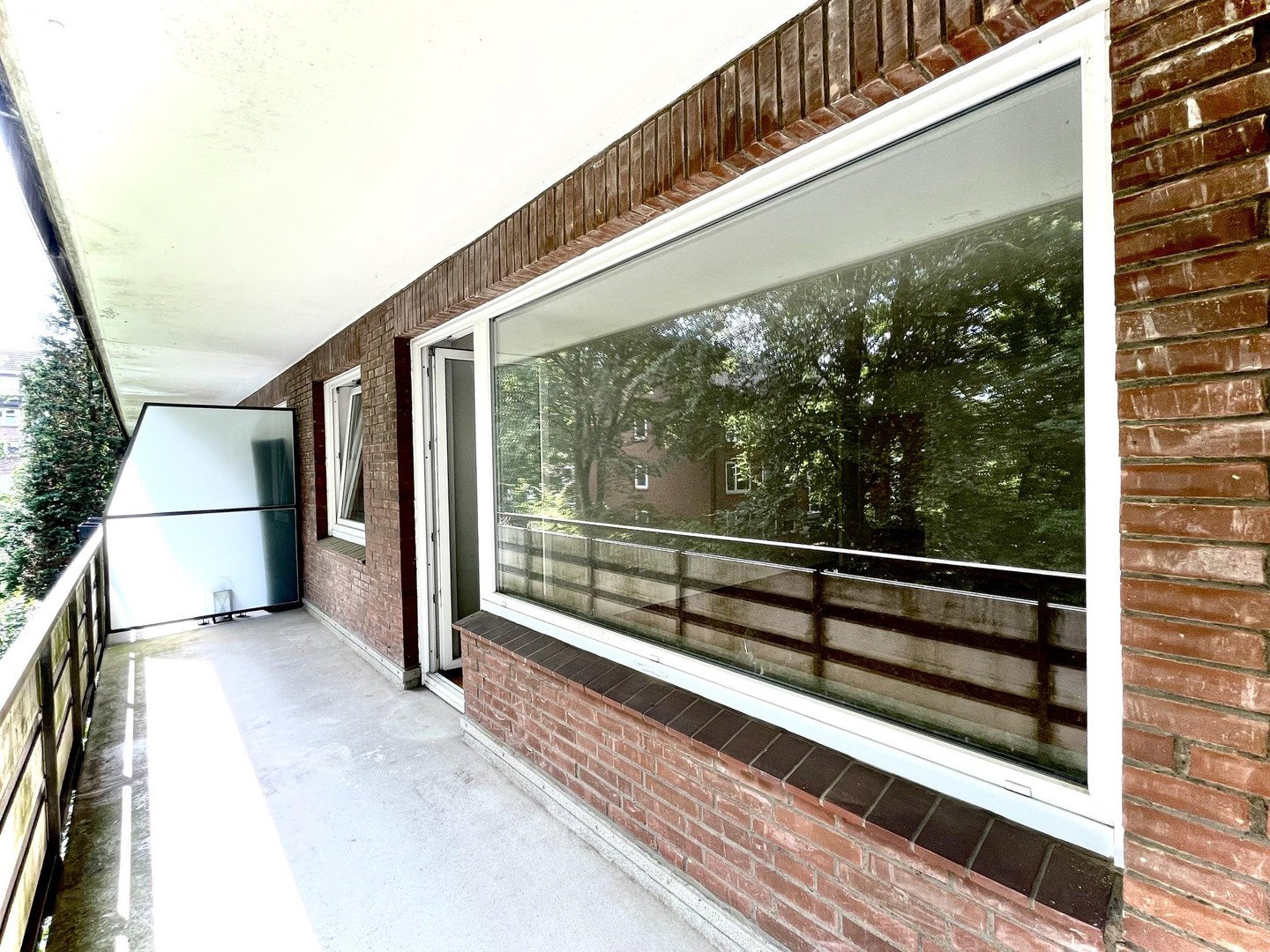 Foto 9 von 12 — Helle 2,5 Zimmer Wohnung mit großem Balkon in Stadtpark-Nähe