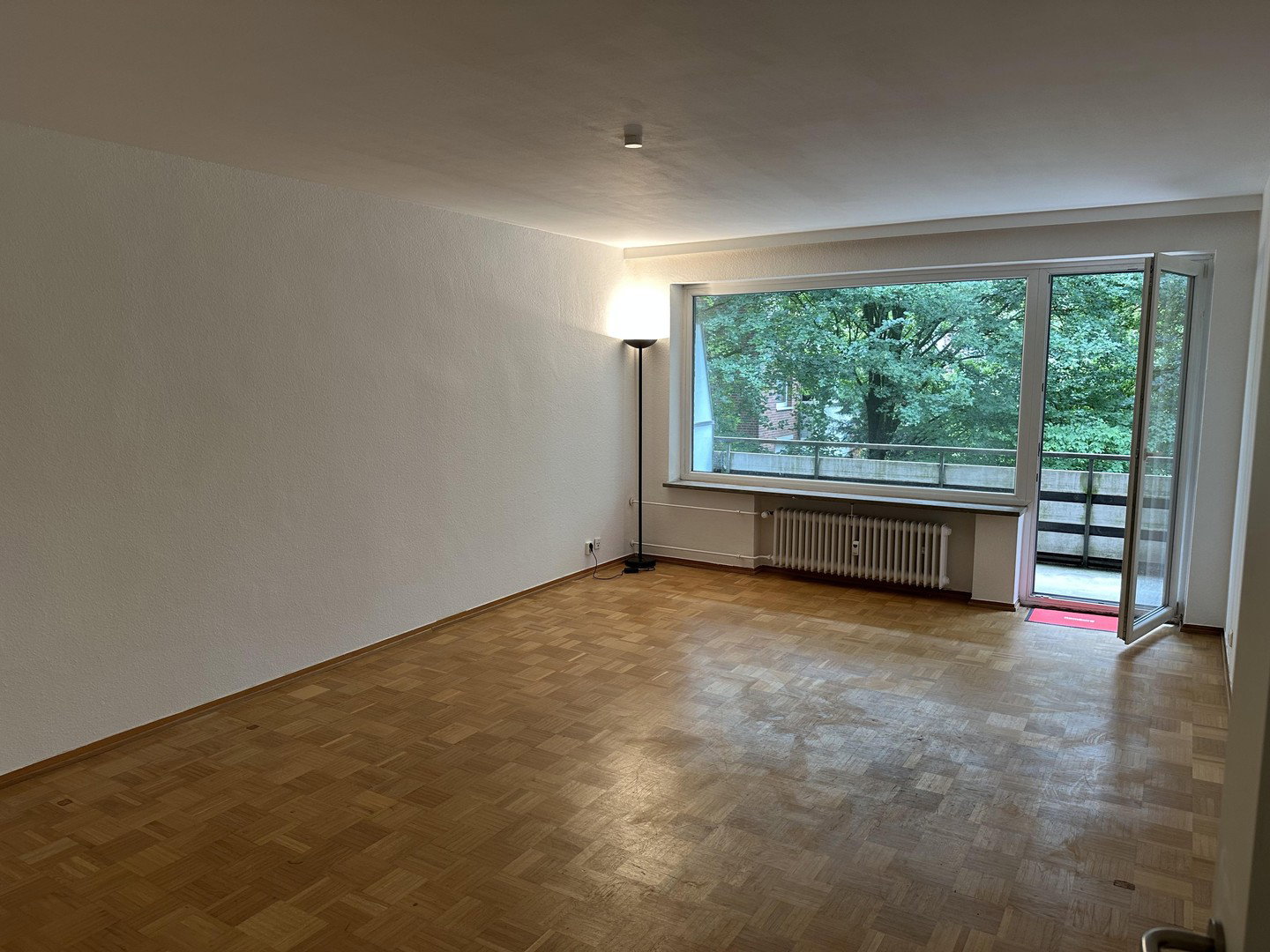 Foto 8 von 12 — Helle 2,5 Zimmer Wohnung mit großem Balkon in Stadtpark-Nähe