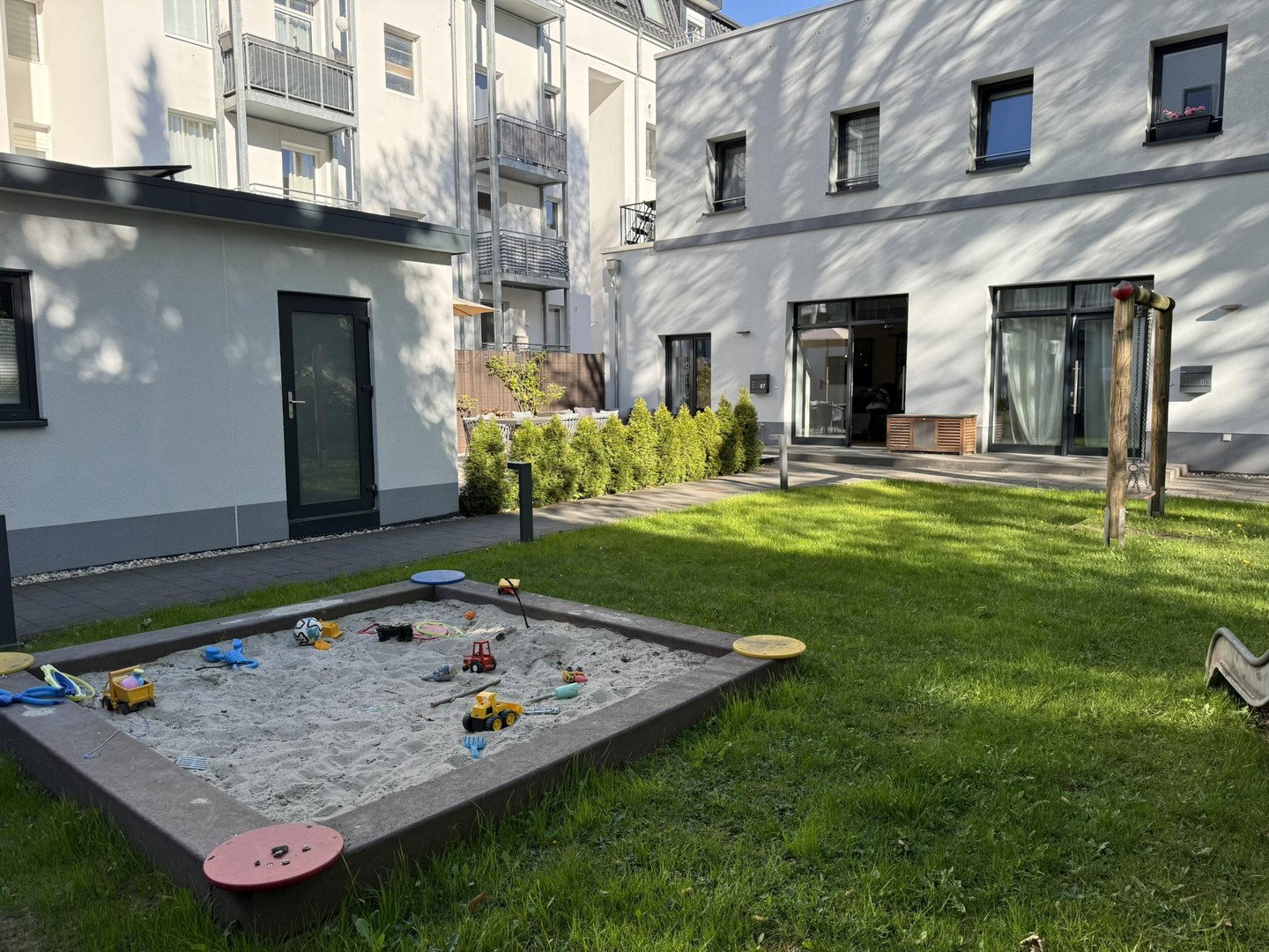 Foto 7 von 12 — Stadthaus-Feeling: Großzügige Wohnung mit separatem Office und eigenem Parkplatz