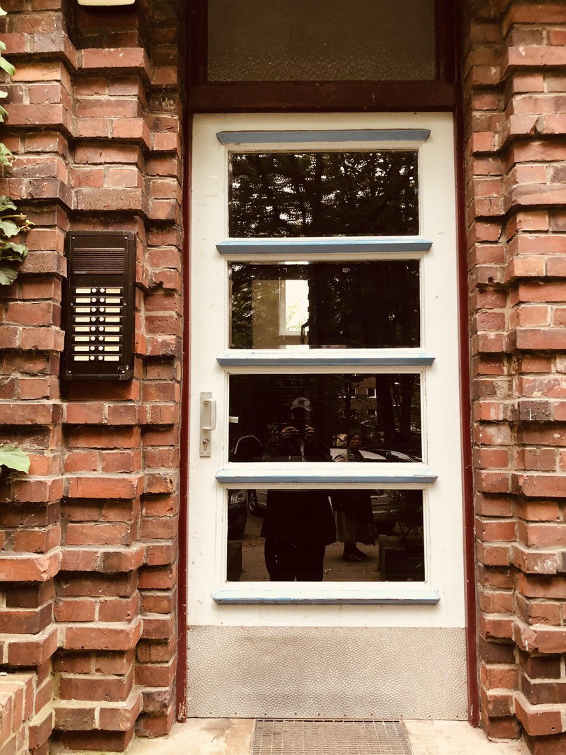Foto 3 von 9 — 1 A - ANLAGEOBJEKT - AB SOFORT FREI - ruhige Gartenlage in BARMBEK mit eigener Heizung