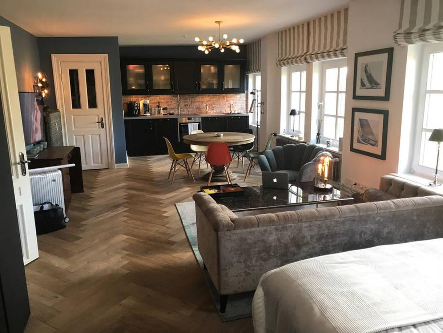 Foto 1 von 12 — Luxus Studio-Loft Harvesterhude Löffelfertig möbliert zum Verkauf