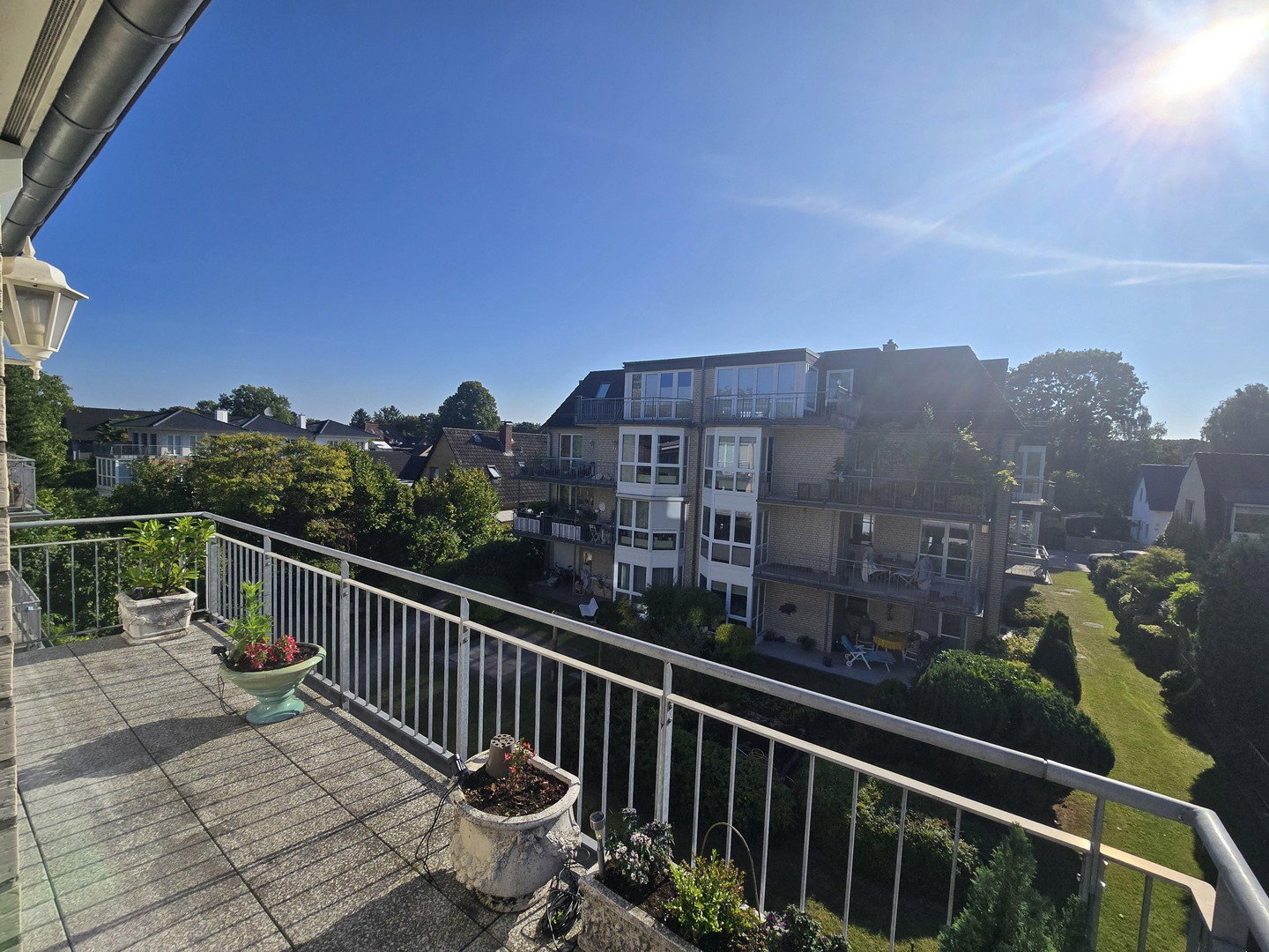 Foto 11 von 12 — Lichtdurchflutete 2 Zimmer Etagenwohnung mit grossem Balkon und Tiefgaragenstellplatz