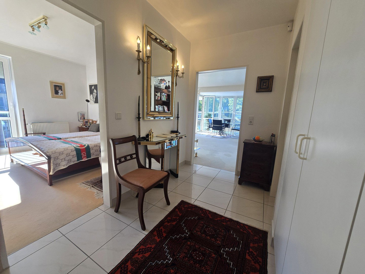 Foto 6 von 12 — Lichtdurchflutete 2 Zimmer Etagenwohnung mit grossem Balkon und Tiefgaragenstellplatz