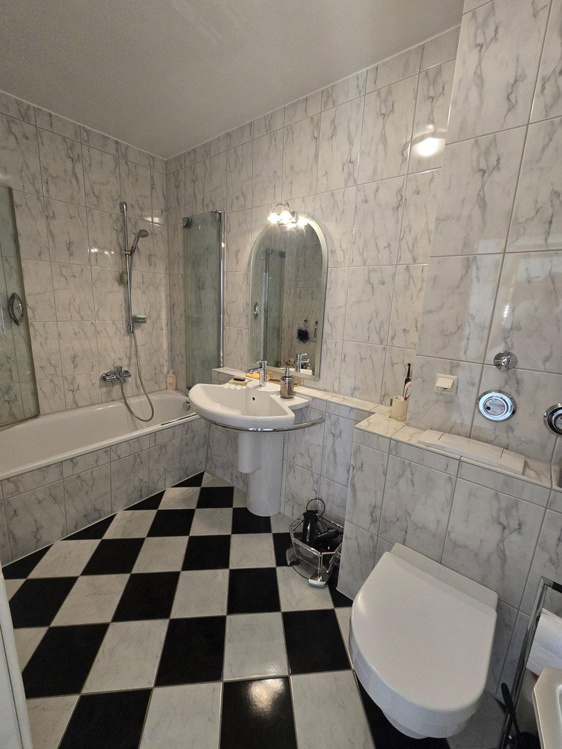 Foto 9 von 12 — Lichtdurchflutete 2 Zimmer Etagenwohnung mit grossem Balkon und Tiefgaragenstellplatz