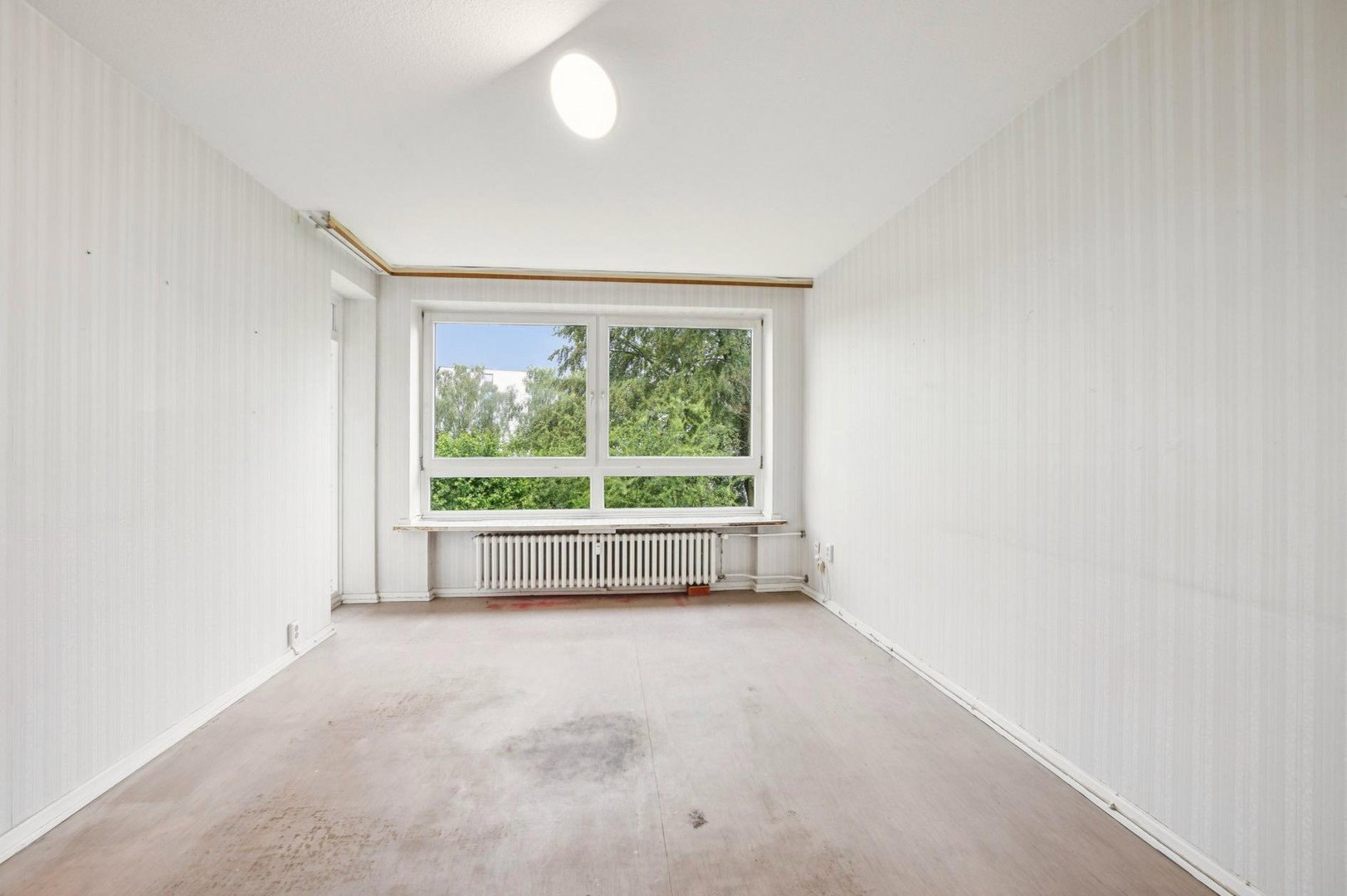 Foto 2 von 10 — 3-Zimmer-Wohnung mit Renovierungsbedarf aus Nachlass zu verkaufen