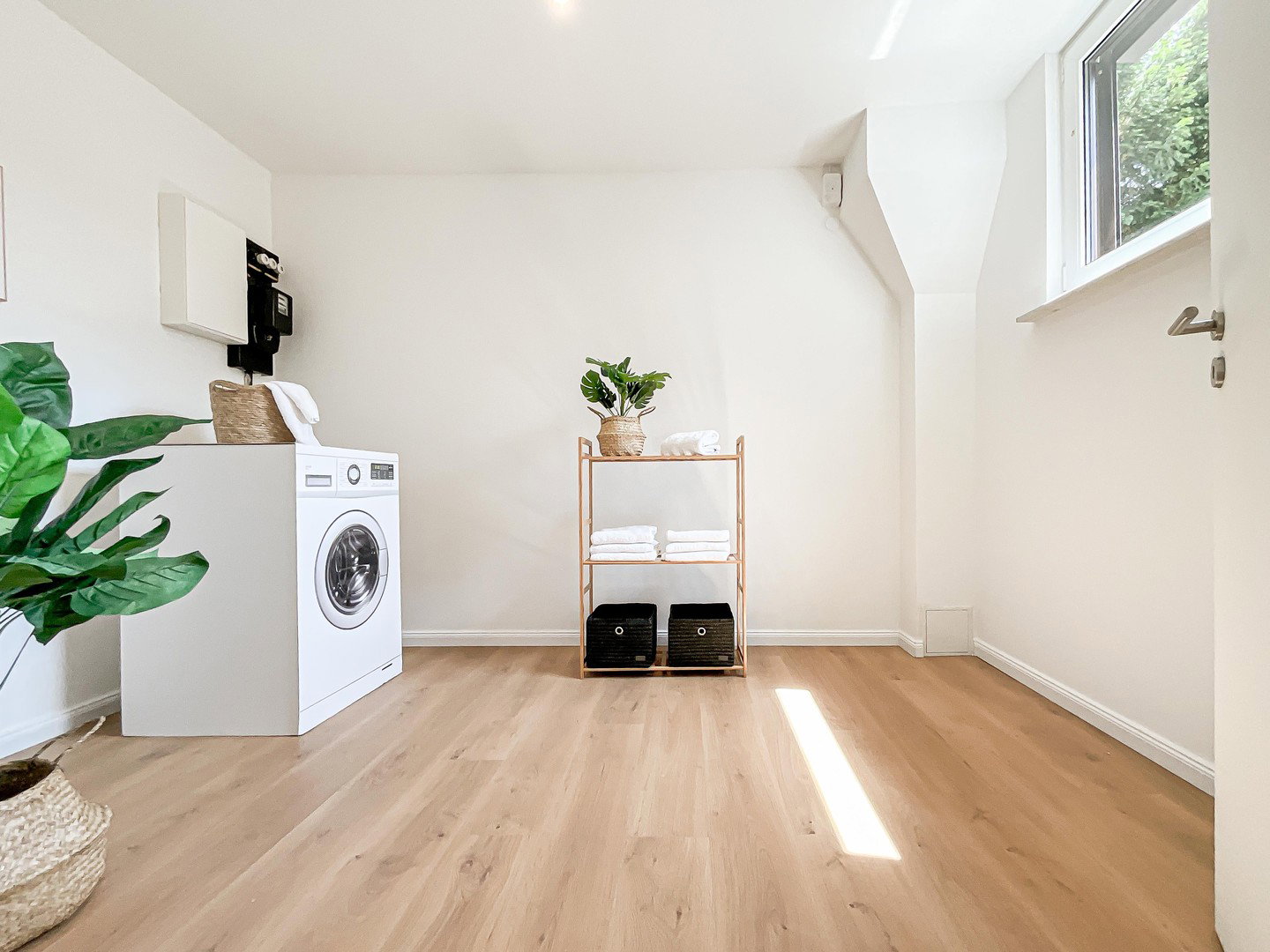 Foto 3 von 10 — Modernes Wohnen auf zwei Ebenen – großzügiges Zuhause in Hamburg-Schnelsen