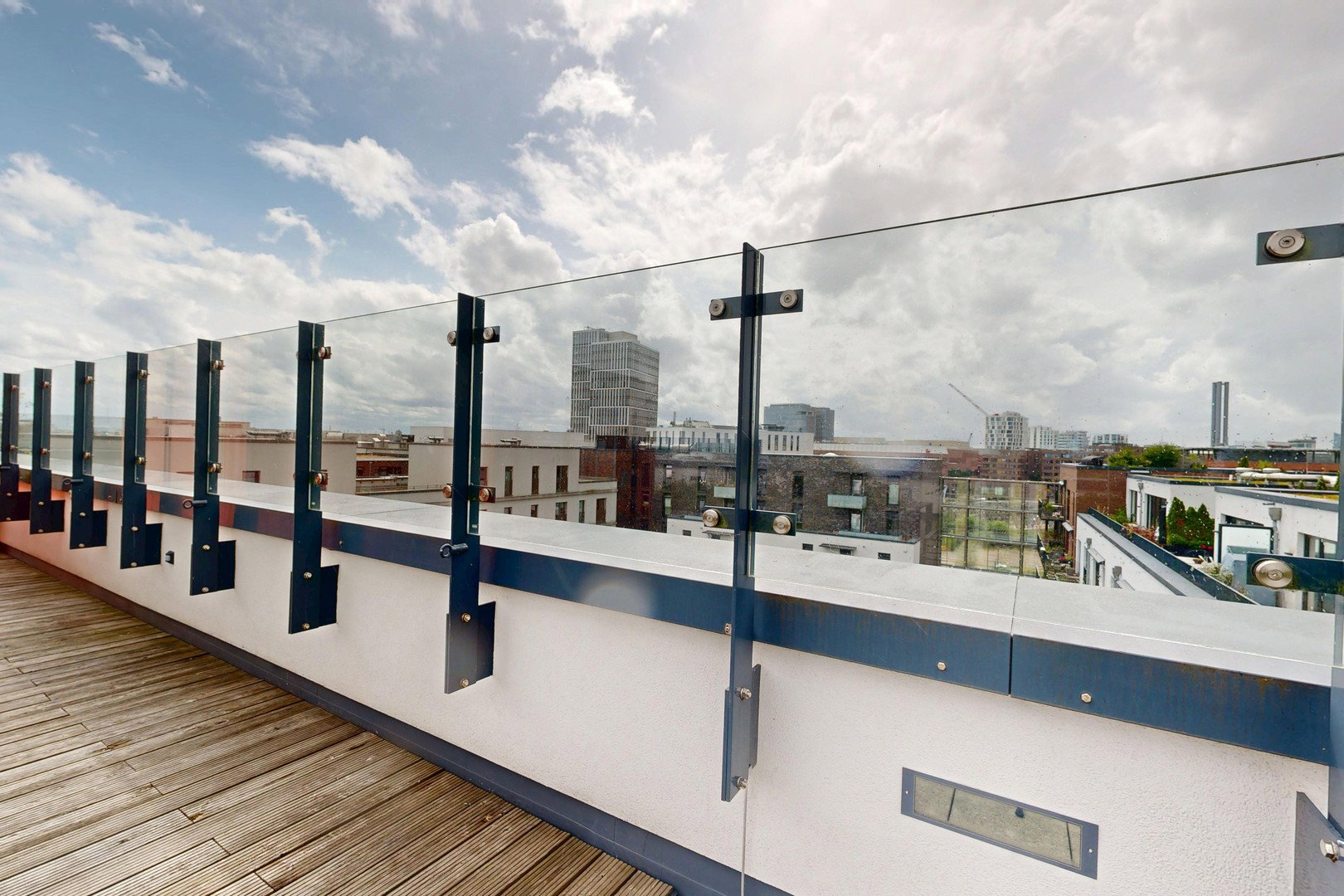 Foto 3 von 12 — Moderne 3-Zimmer-Wohnung mit Dachterrasse, Balkon und Tiefgaragenstellplatz in der HafenCity
