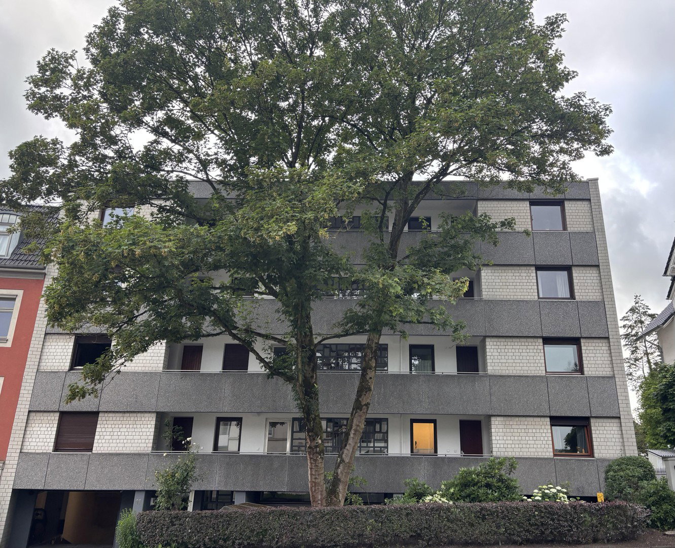 Foto 7 von 8 — Komfortable 1,5 Zimmer in Blankenese mit Südbalkon und Tiefgarage