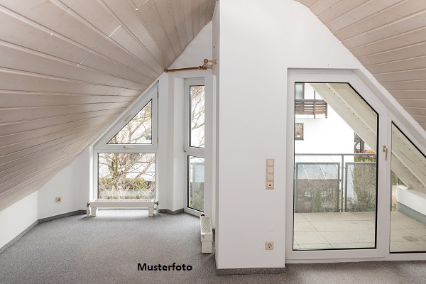 Foto 1 von 1 — 2-Zimmer-Wohnung mit Balkon im gepflegten Mehrfamilienhaus