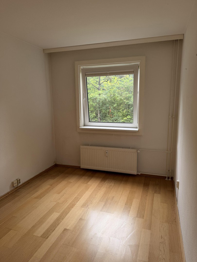 Foto 9 von 12 — Viel Raum für eigene Ideen: 4 Zimmer mit Westloggia – courtagefrei in Hummelsbüttel