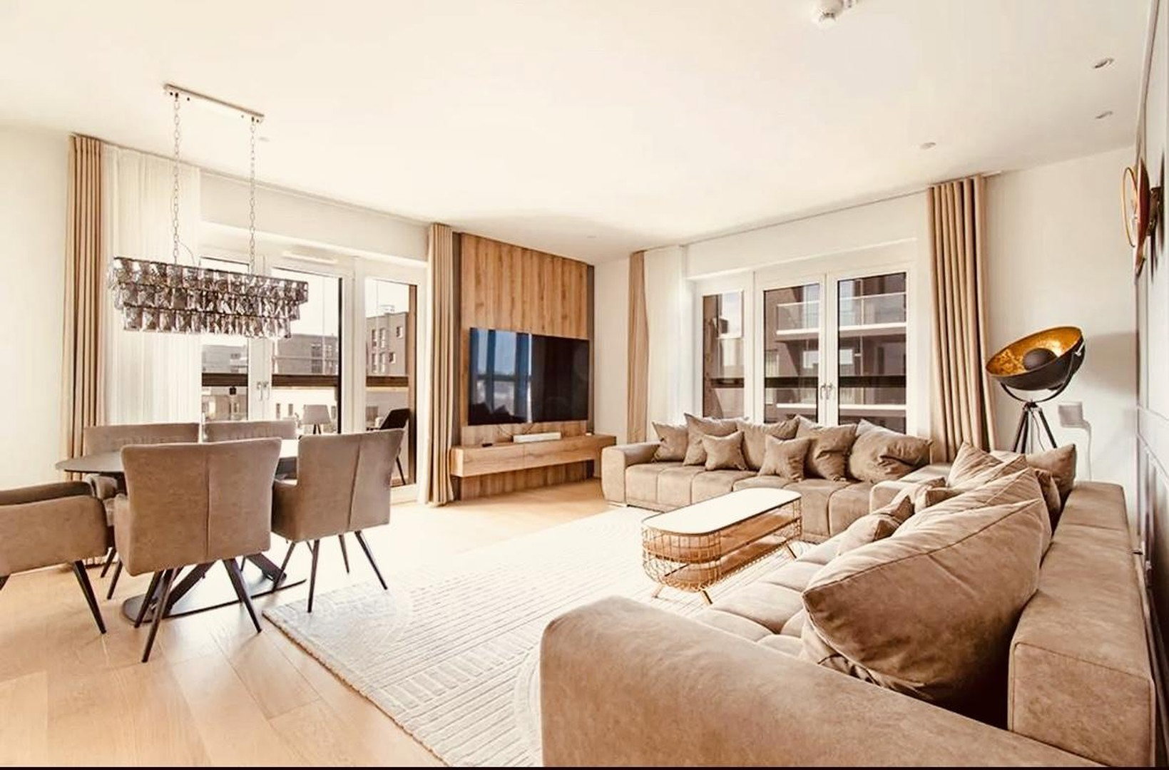 Foto 2 von 12 — HafenCity | Erste Elbreihe | Elbphilharmonie-Panorama | 128 m² | 4 Zimmer | 20 m² Terrasse