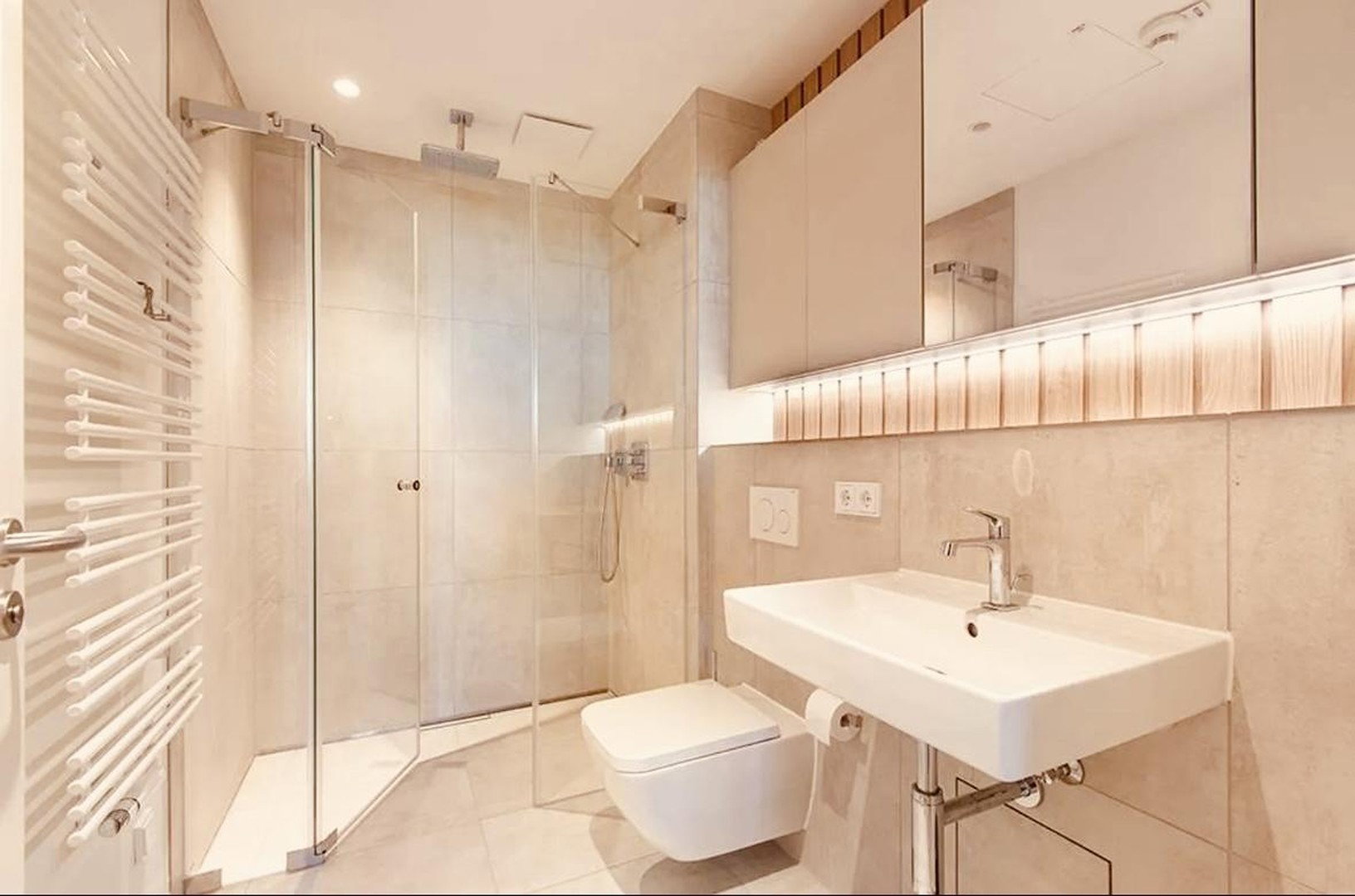 Foto 10 von 12 — HafenCity | Erste Elbreihe | Elbphilharmonie-Panorama | 128 m² | 4 Zimmer | 20 m² Terrasse