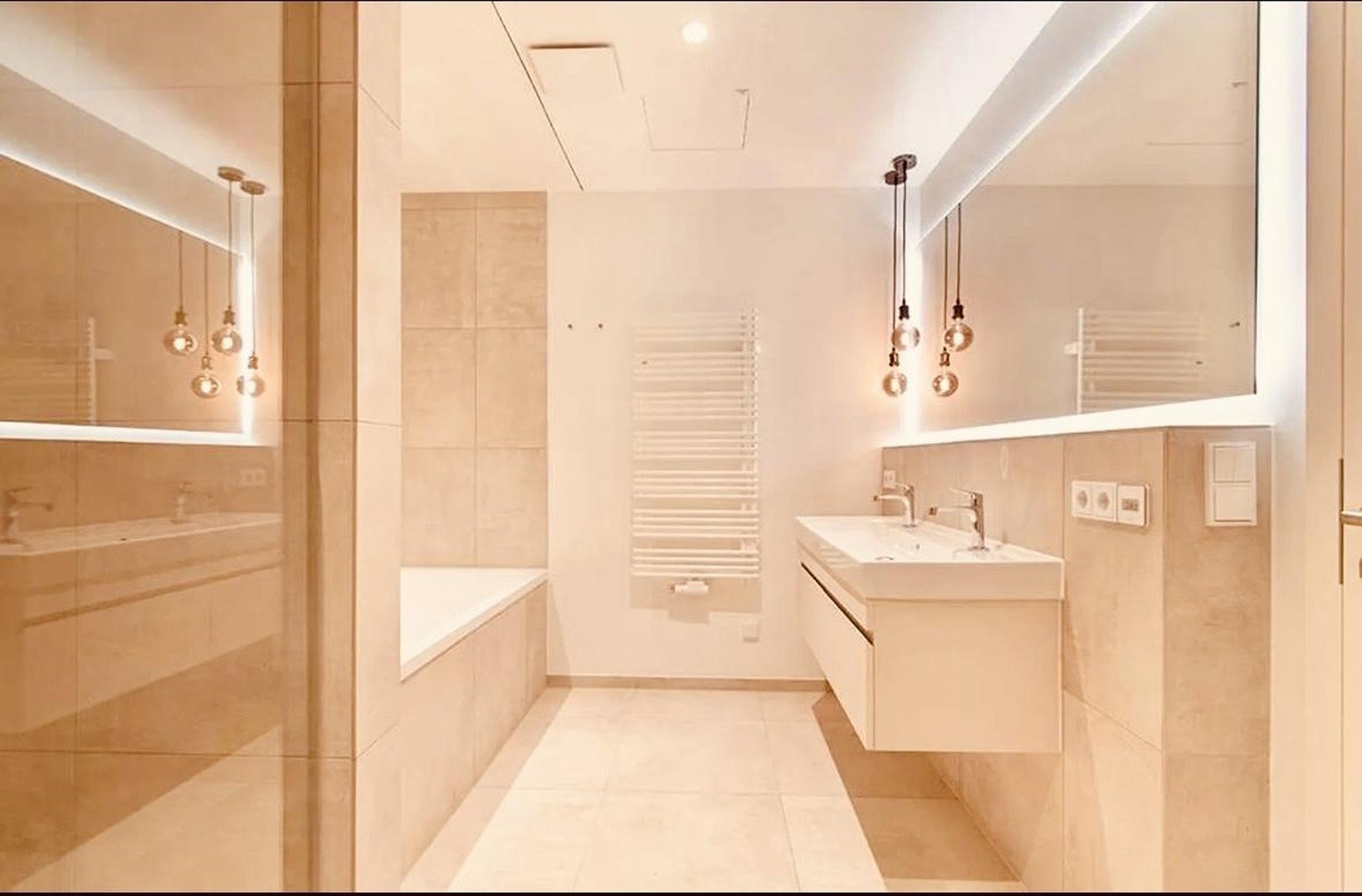Foto 12 von 12 — HafenCity | Erste Elbreihe | Elbphilharmonie-Panorama | 128 m² | 4 Zimmer | 20 m² Terrasse