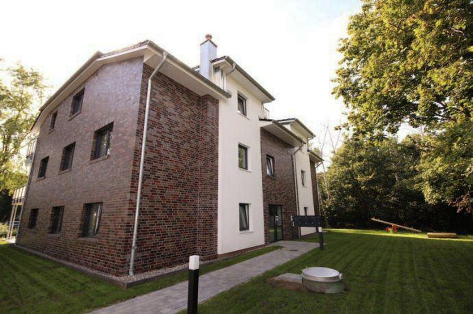 Foto 3 von 12 — Hochwertige 2-Zimmer-Eigentumswohnung mit Terrasse und Tiefgaragenstellplatz
