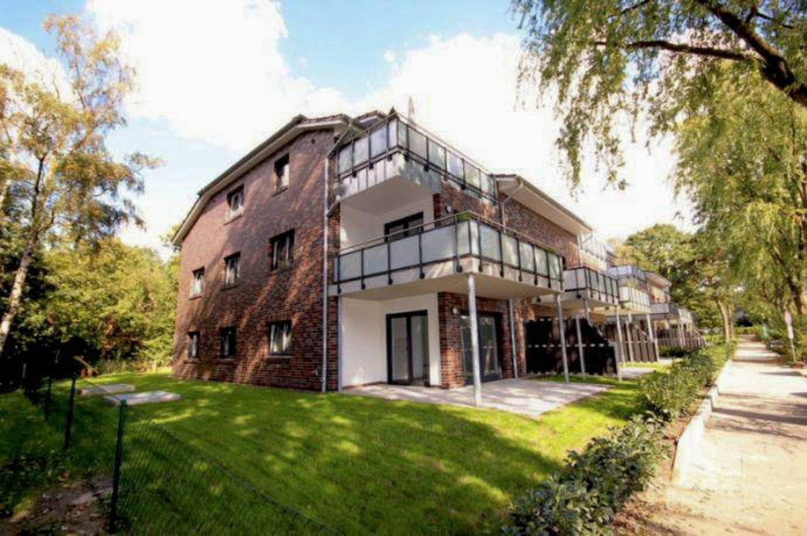 Foto 1 von 12 — Hochwertige 2-Zimmer-Eigentumswohnung mit Terrasse und Tiefgaragenstellplatz