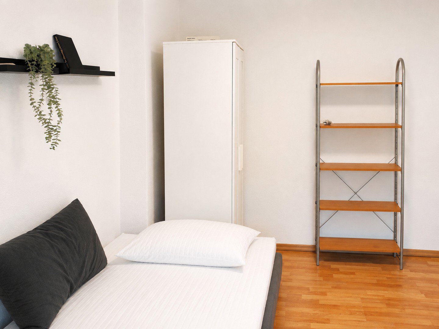 Foto 3 von 7 — Kapitalanlage mit 5,29 % Mietrendite – möblierte 2-Zimmer-Wohnung in Barmbek-Süd
