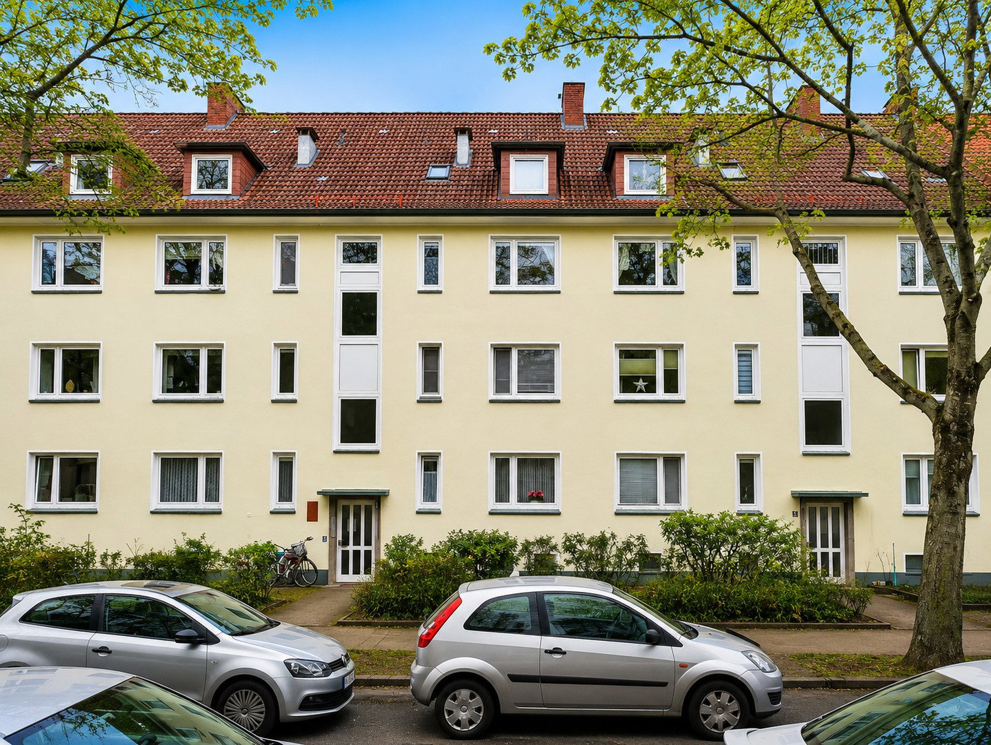 Foto 1 von 7 — Kapitalanlage mit 5,29 % Mietrendite – möblierte 2-Zimmer-Wohnung in Barmbek-Süd