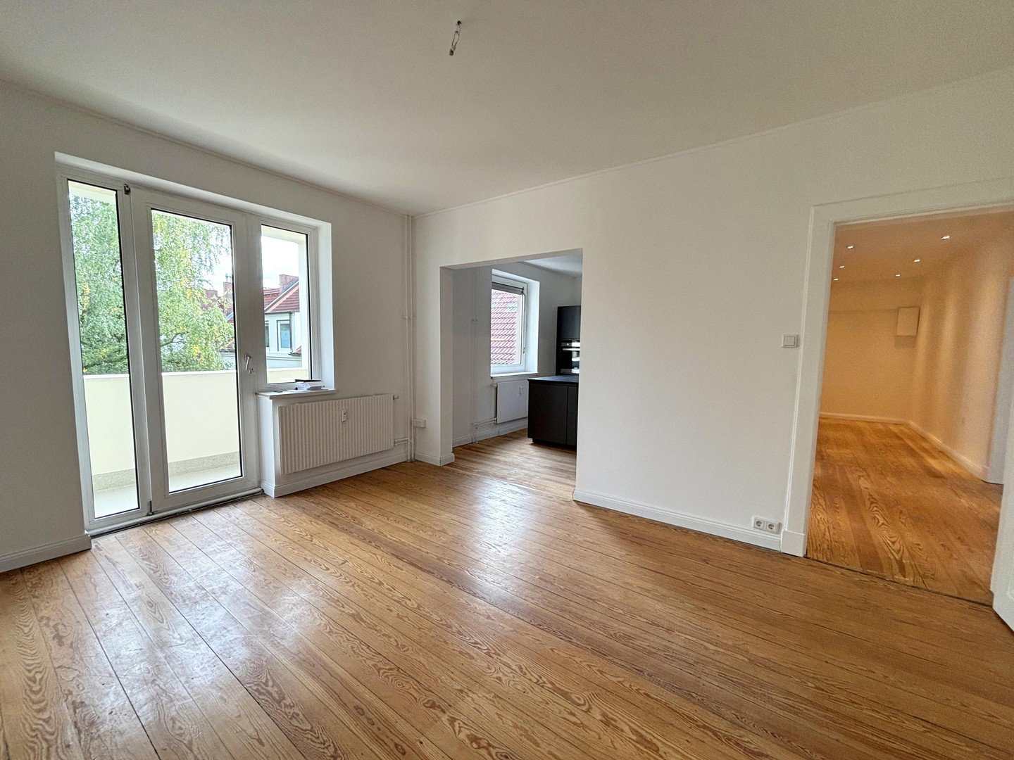 Foto 2 von 12 — Moderne 4-Zimmer ETW mit Traumküche, Erstbezug nach Sanierung, ohne Courtage