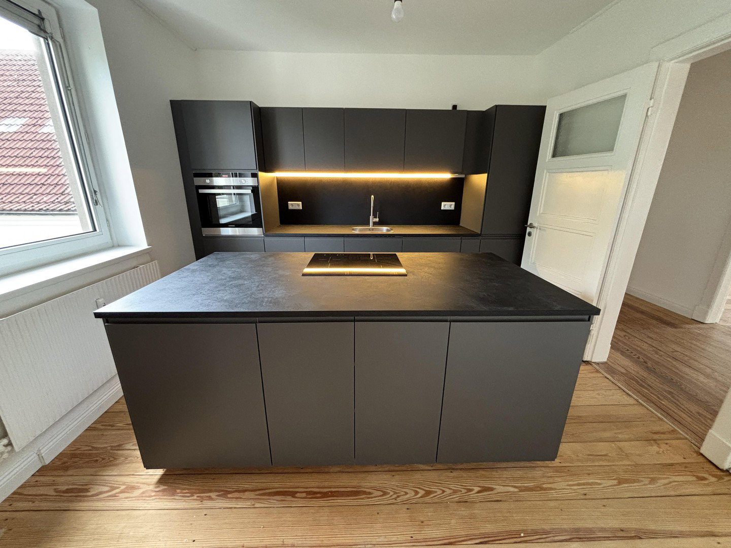 Foto 4 von 12 — Moderne 4-Zimmer ETW mit Traumküche, Erstbezug nach Sanierung, ohne Courtage