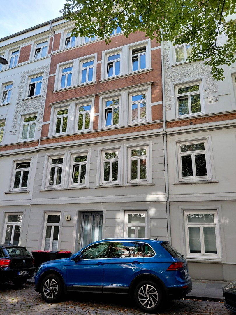 Foto 1 von 12 — Provisionsfrei für Käufer! Charmante und ruhige 2-Zimmer-Wohnung im Herzen von Winterhude, vermietet