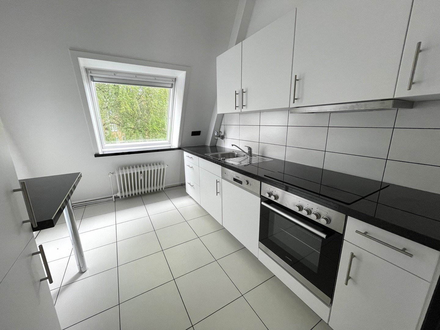 Foto 3 von 9 — 3-ZIMMER-WOHNUNG IN TOP ZUSTAND MIT SÜD-DACHTERRASSE // PROVISIONSFREI!