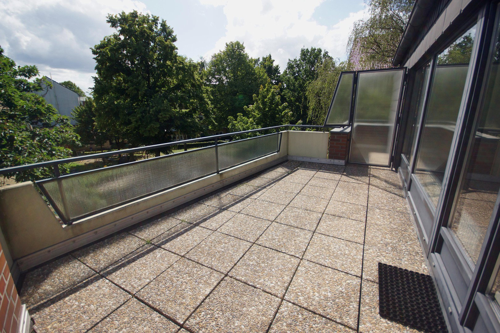 Foto 9 von 9 — 3-ZIMMER-WOHNUNG IN TOP ZUSTAND MIT SÜD-DACHTERRASSE // PROVISIONSFREI!