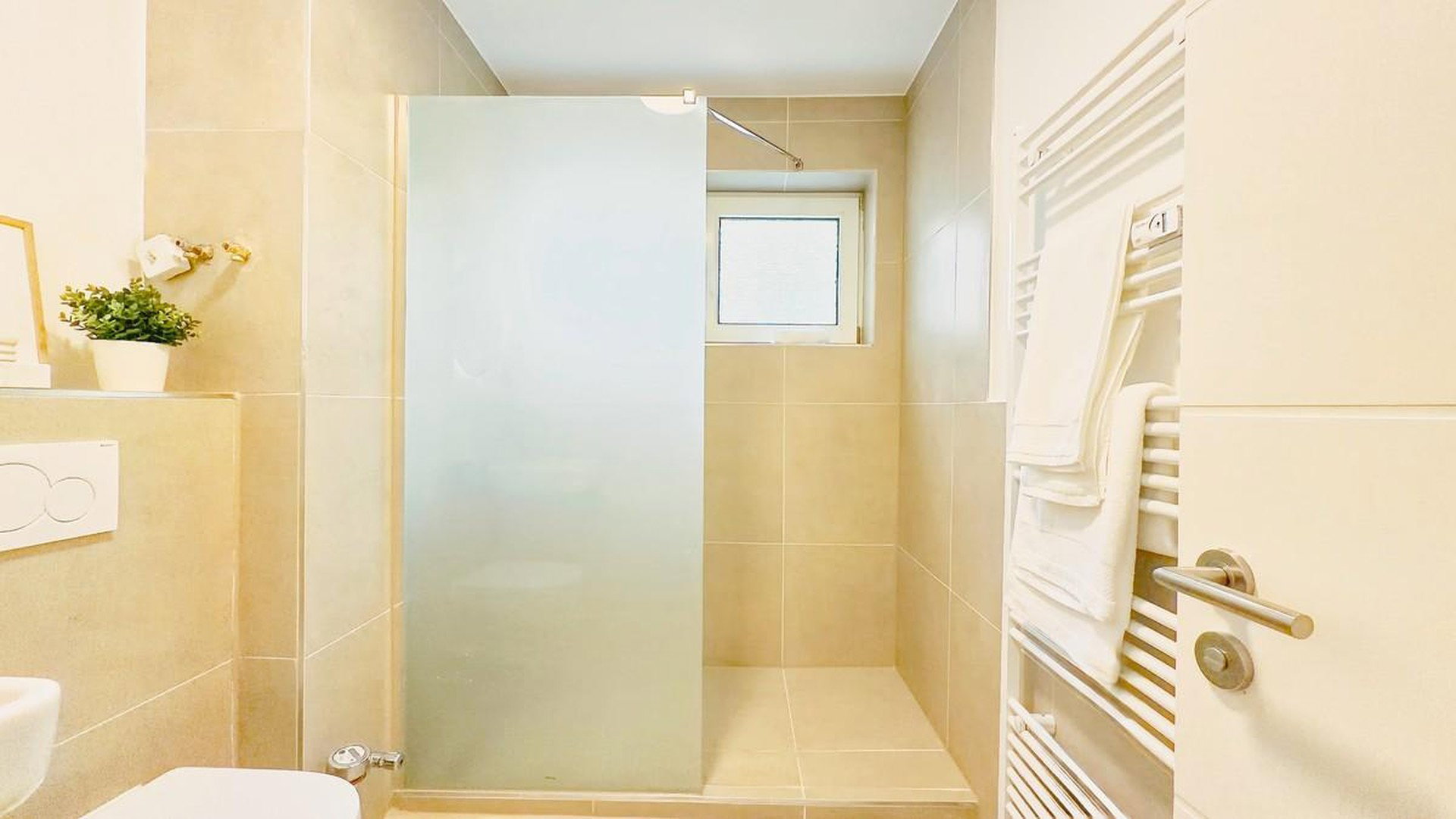 Foto 5 von 5 — 2-Zimmer-Wohnung mit Balkon in Lokstedt – frisch renoviert, provisionsfrei vom Eigentümer