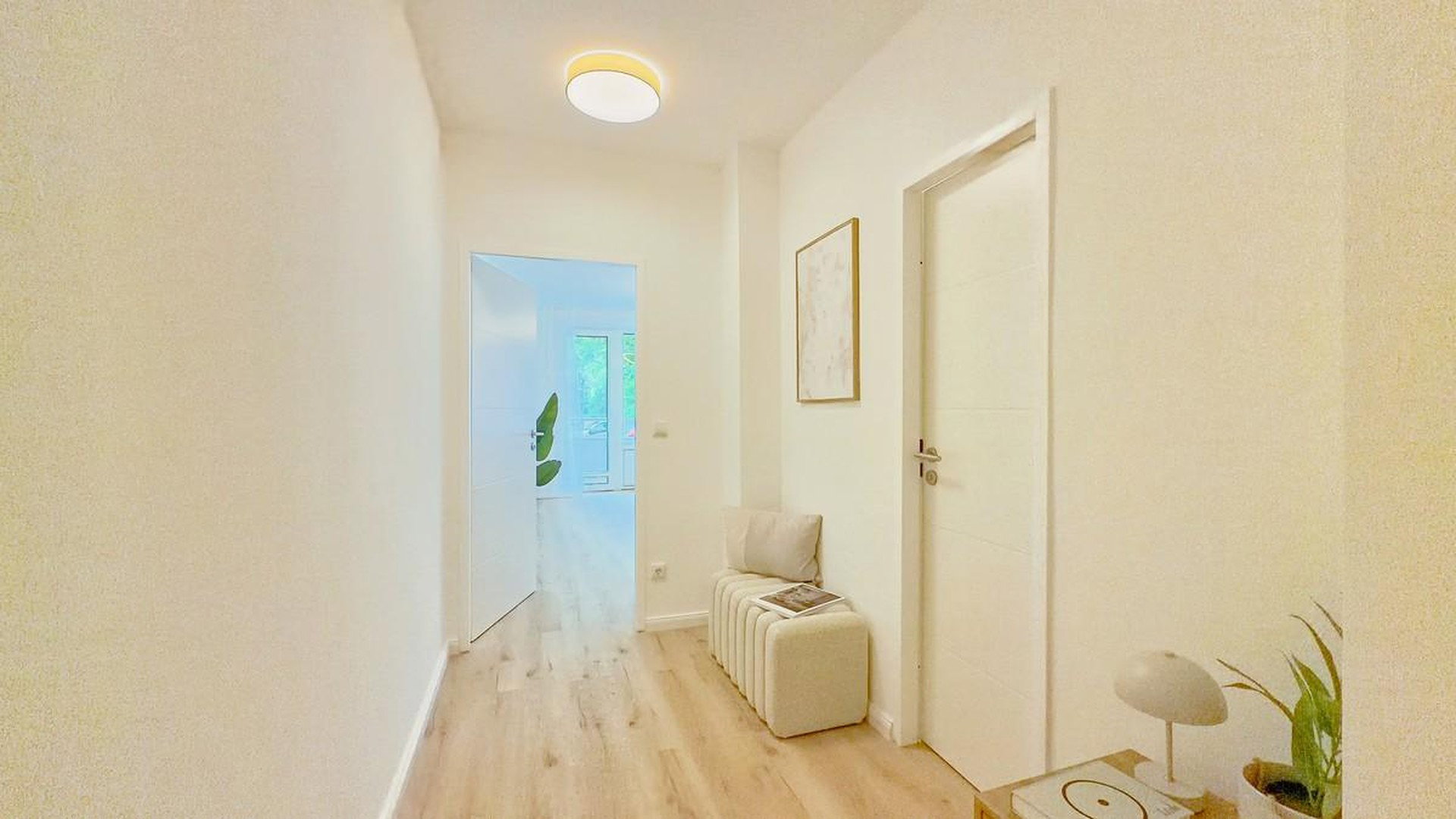 Foto 4 von 5 — 2-Zimmer-Wohnung mit Balkon in Lokstedt – frisch renoviert, provisionsfrei vom Eigentümer