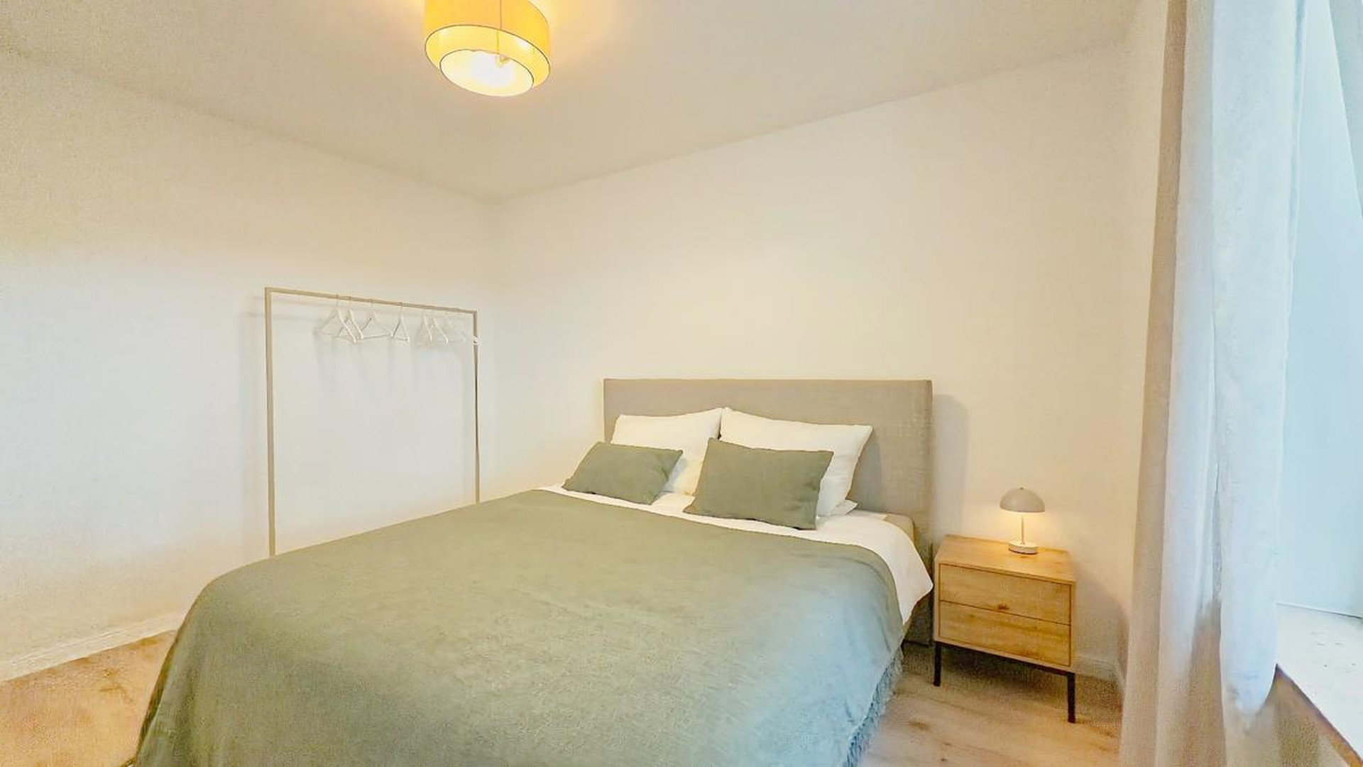 Foto 3 von 5 — 2-Zimmer-Wohnung mit Balkon in Lokstedt – frisch renoviert, provisionsfrei vom Eigentümer