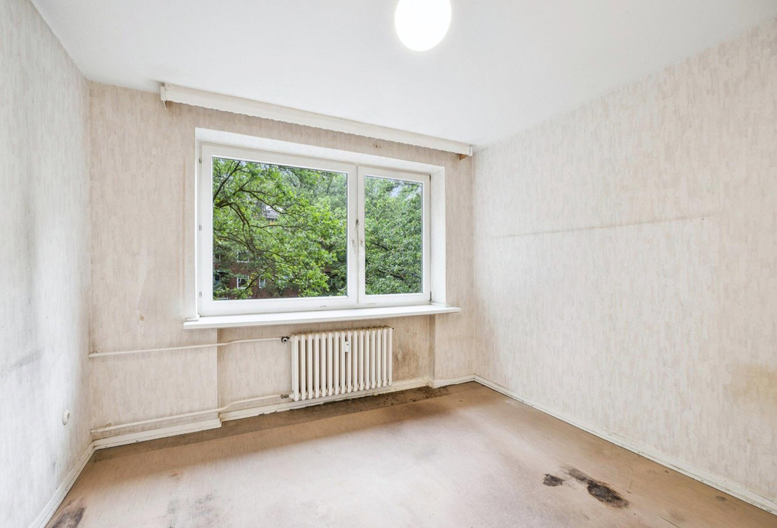 Foto 4 von 9 — Helle 3-Zimmer-Wohnung mit viel Potential