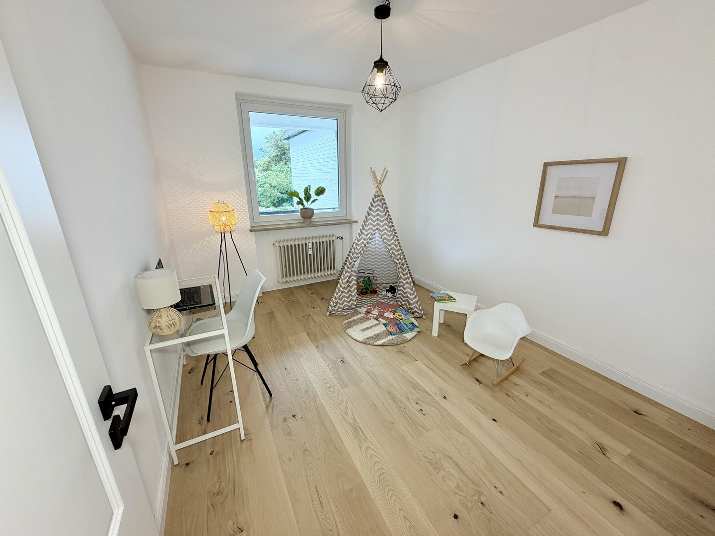 Foto 7 von 12 — Frisch renovierte und freie 3-Zimmerwohnung mit Südbalkon