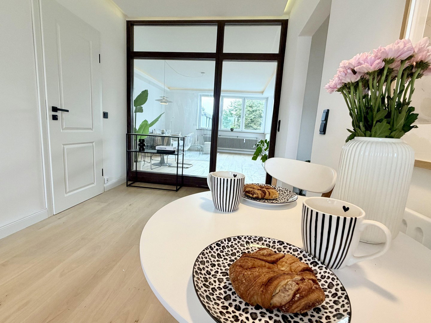Foto 3 von 12 — Frisch renovierte und freie 3-Zimmerwohnung mit Südbalkon