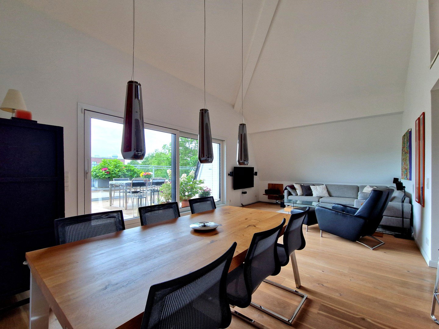Foto 2 von 12 — Courtagefrei: Helle und zentral gelegene DG-Maisonette-Wohnung mit Galerie und Sonnenterrasse