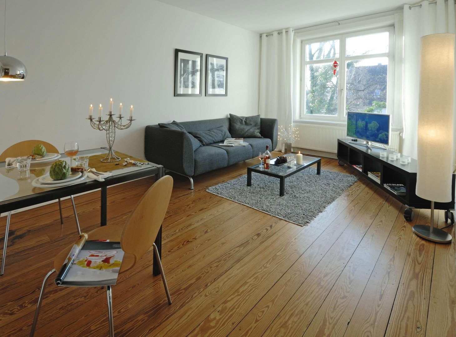 Foto 1 von 12 — 2-Zimmer-Altbauwohnung mit Balkon – voll möbliert, 57 m² in Winterhude