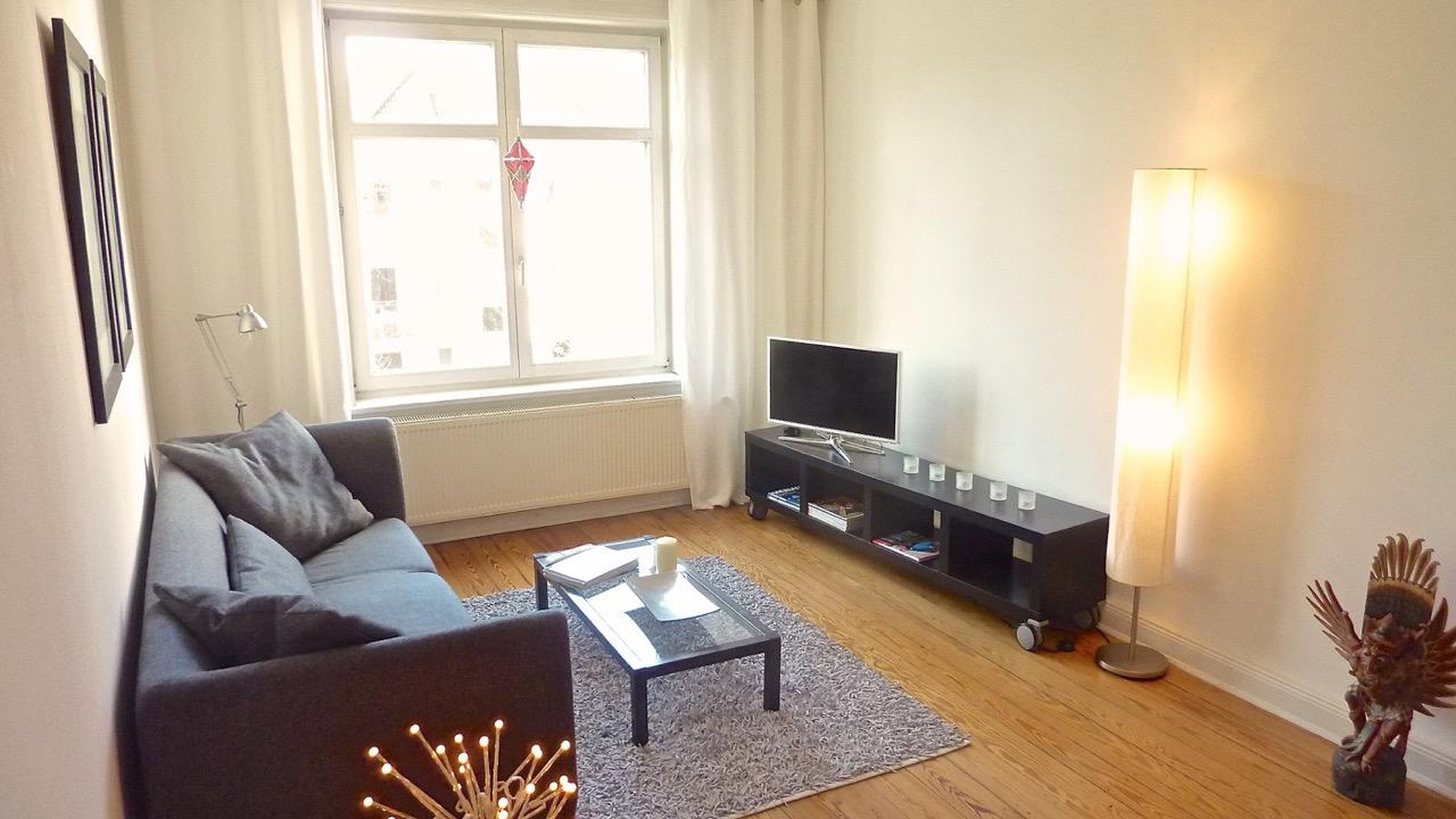 Foto 5 von 12 — 2-Zimmer-Altbauwohnung mit Balkon – voll möbliert, 57 m² in Winterhude