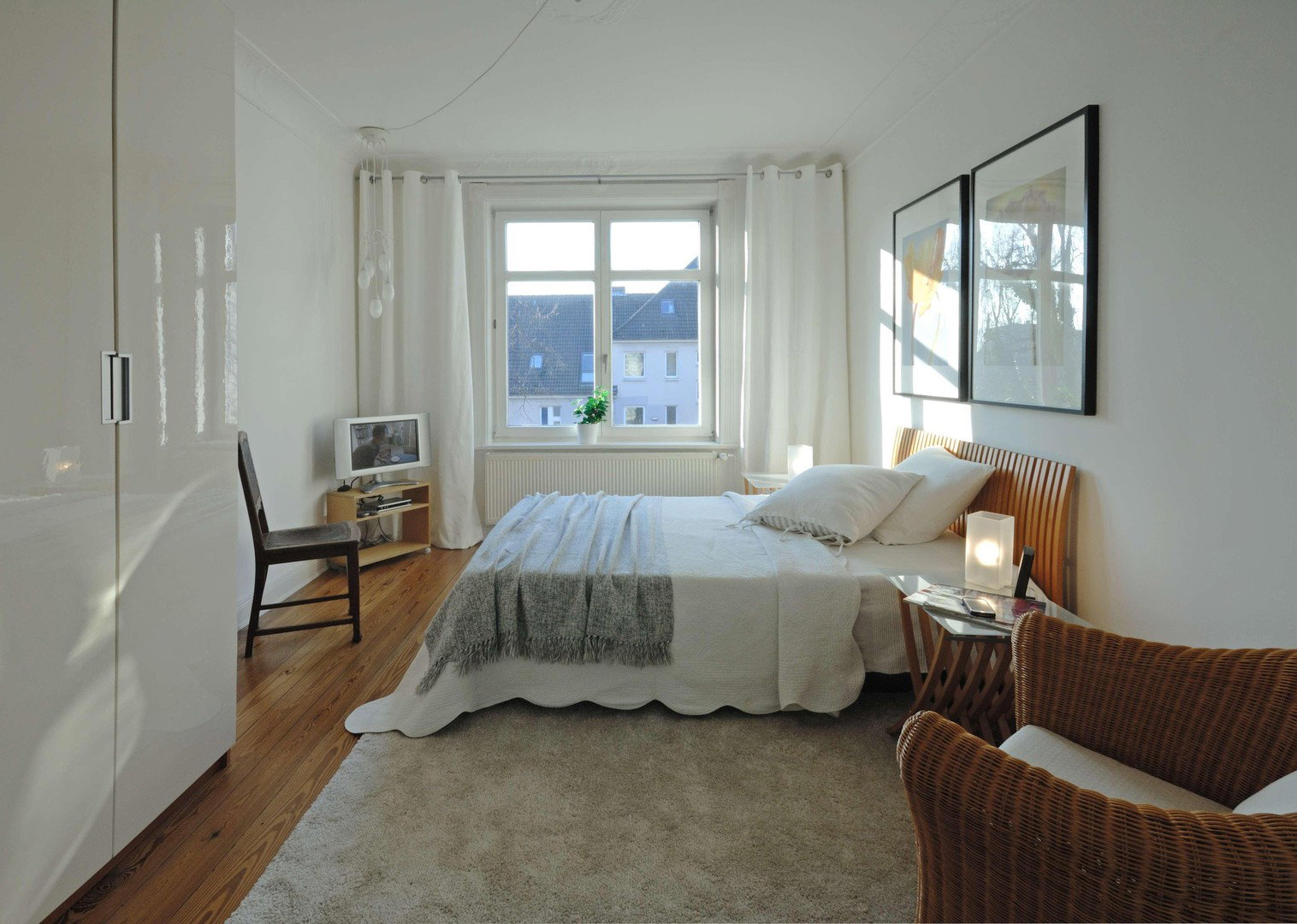 Foto 7 von 12 — 2-Zimmer-Altbauwohnung mit Balkon – voll möbliert, 57 m² in Winterhude