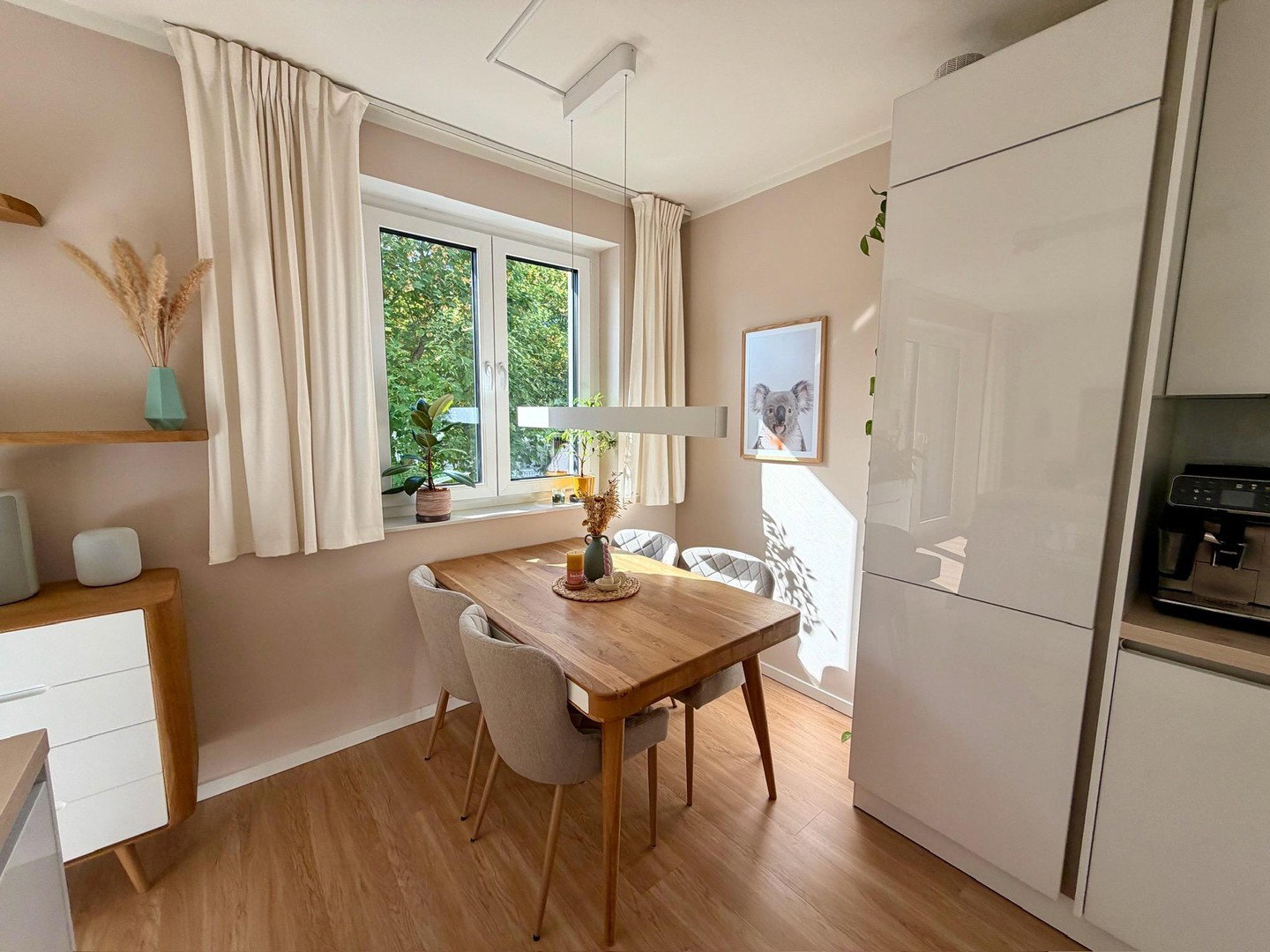Foto 8 von 12 — Courtagefrei: Moderne 4-Zimmer-Wohnung mit Westbalkon und Tiefgaragenstellplatz mit Lademöglichkeit
