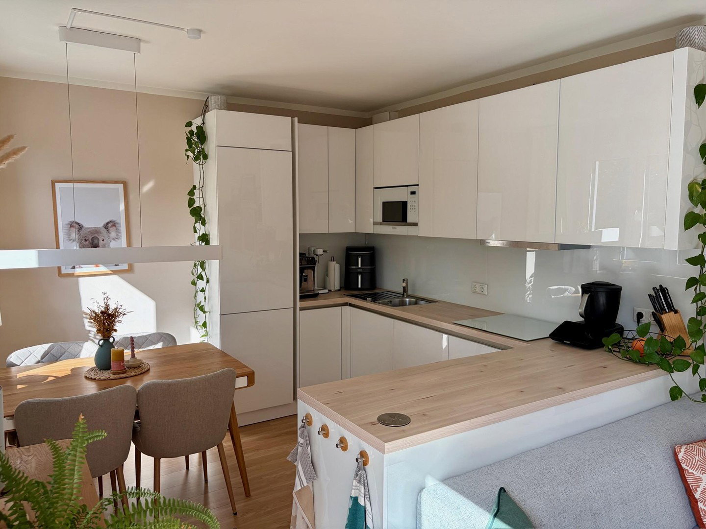Foto 7 von 12 — Courtagefrei: Moderne 4-Zimmer-Wohnung mit Westbalkon und Tiefgaragenstellplatz mit Lademöglichkeit