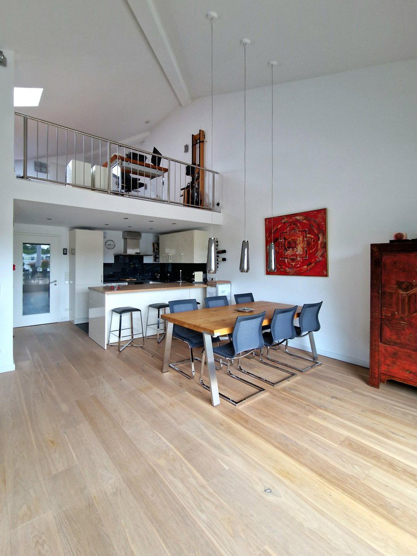 Foto 4 von 12 — Courtagefrei: Helle und zentral gelegene DG-Maisonette-Wohnung mit Galerie und Sonnenterrasse