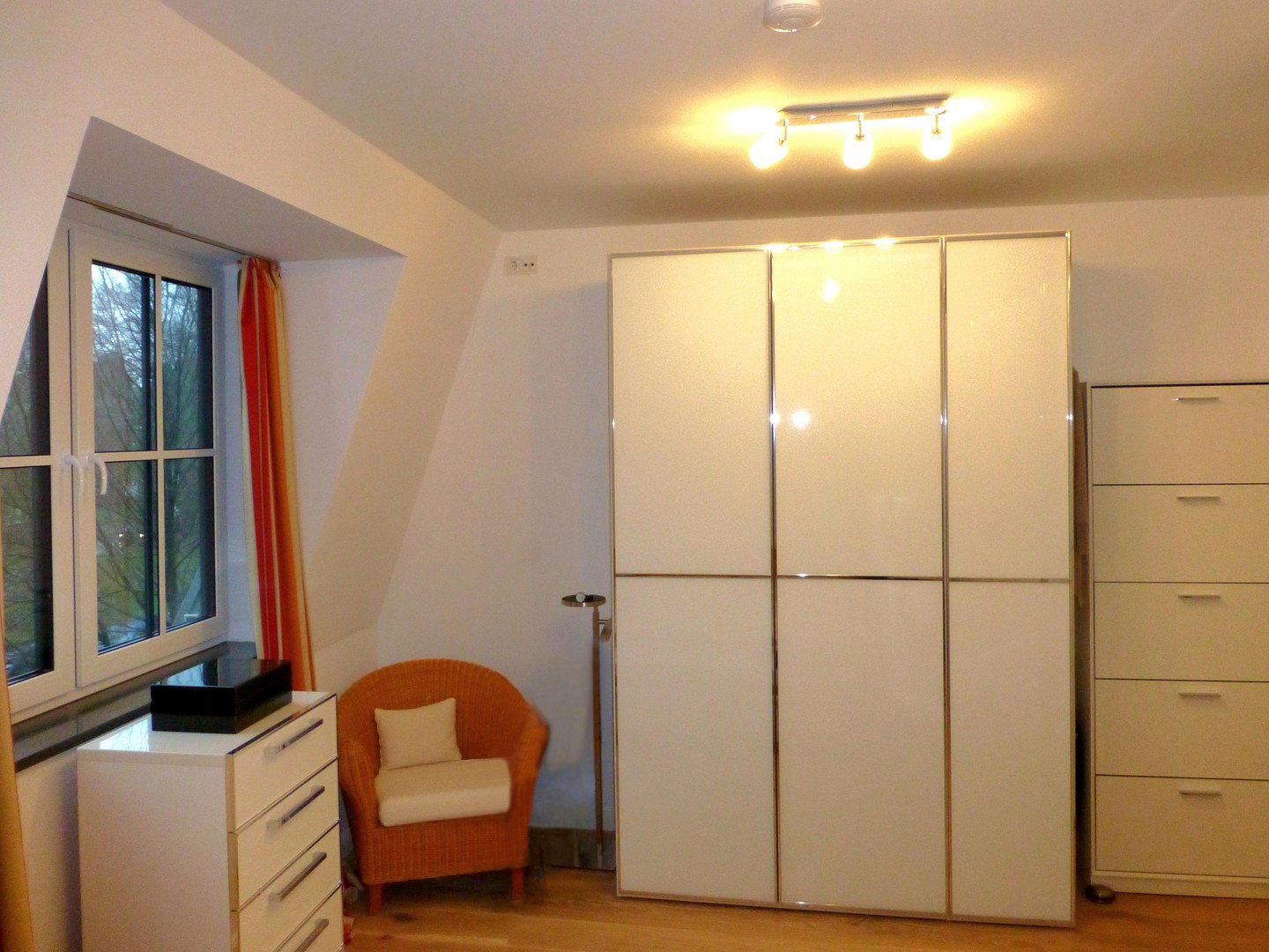 Foto 9 von 12 — Courtagefrei: Helle und zentral gelegene DG-Maisonette-Wohnung mit Galerie und Sonnenterrasse
