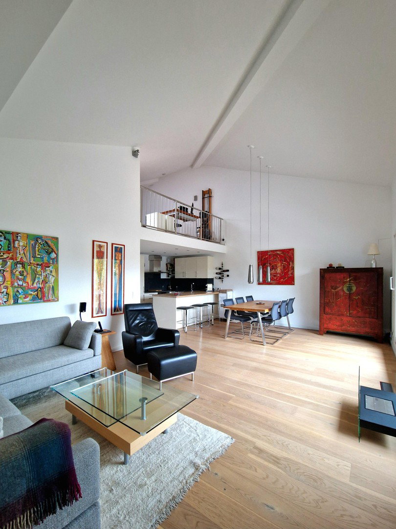 Foto 3 von 12 — Courtagefrei: Helle und zentral gelegene DG-Maisonette-Wohnung mit Galerie und Sonnenterrasse